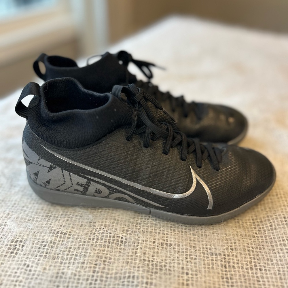 Nike Kids' Black Indoor Soccer Shoes